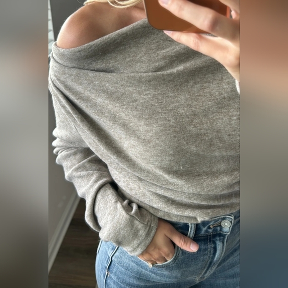 NWT Large Blu Ivy boutique creamy grey-beige off shoulder sweater - Picture 4 of 14